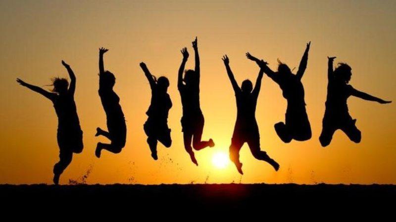 Bir Bilim İnsanı, Bütün İnsanların Bir Araya Gelip Aynı Anda Zıpladığında Ne Olacağını Açıkladı