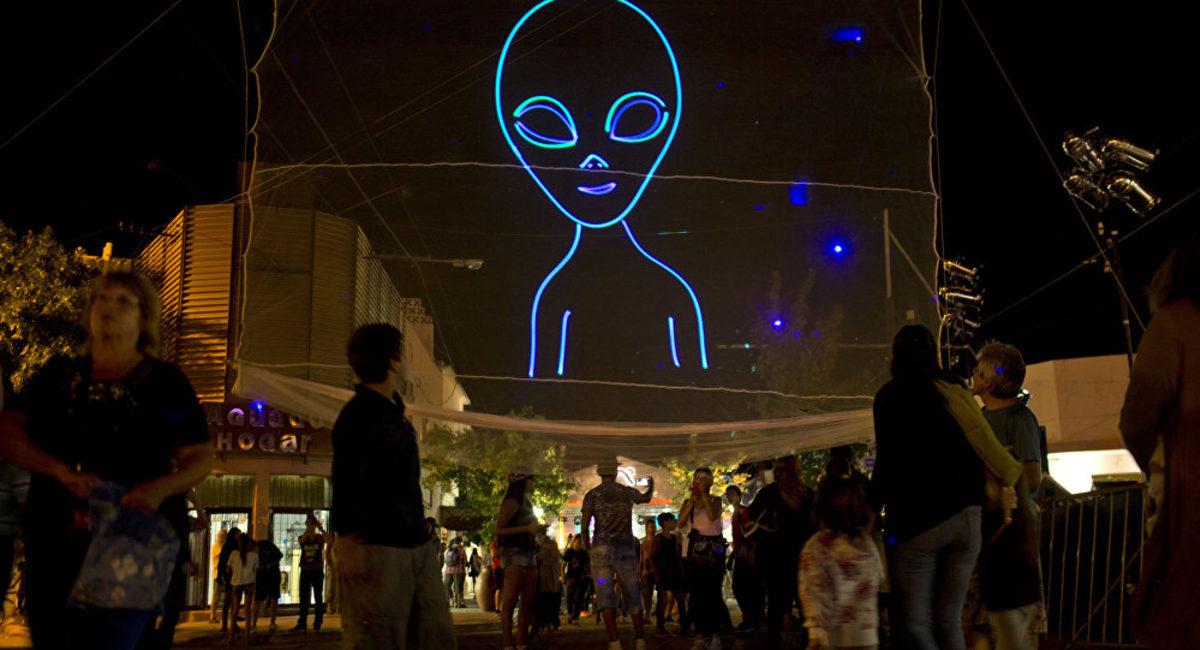 Gazeteci Ayşe Özek Karasu: Uzaylılar Gelirse Onlarla Kim Görüşecek?