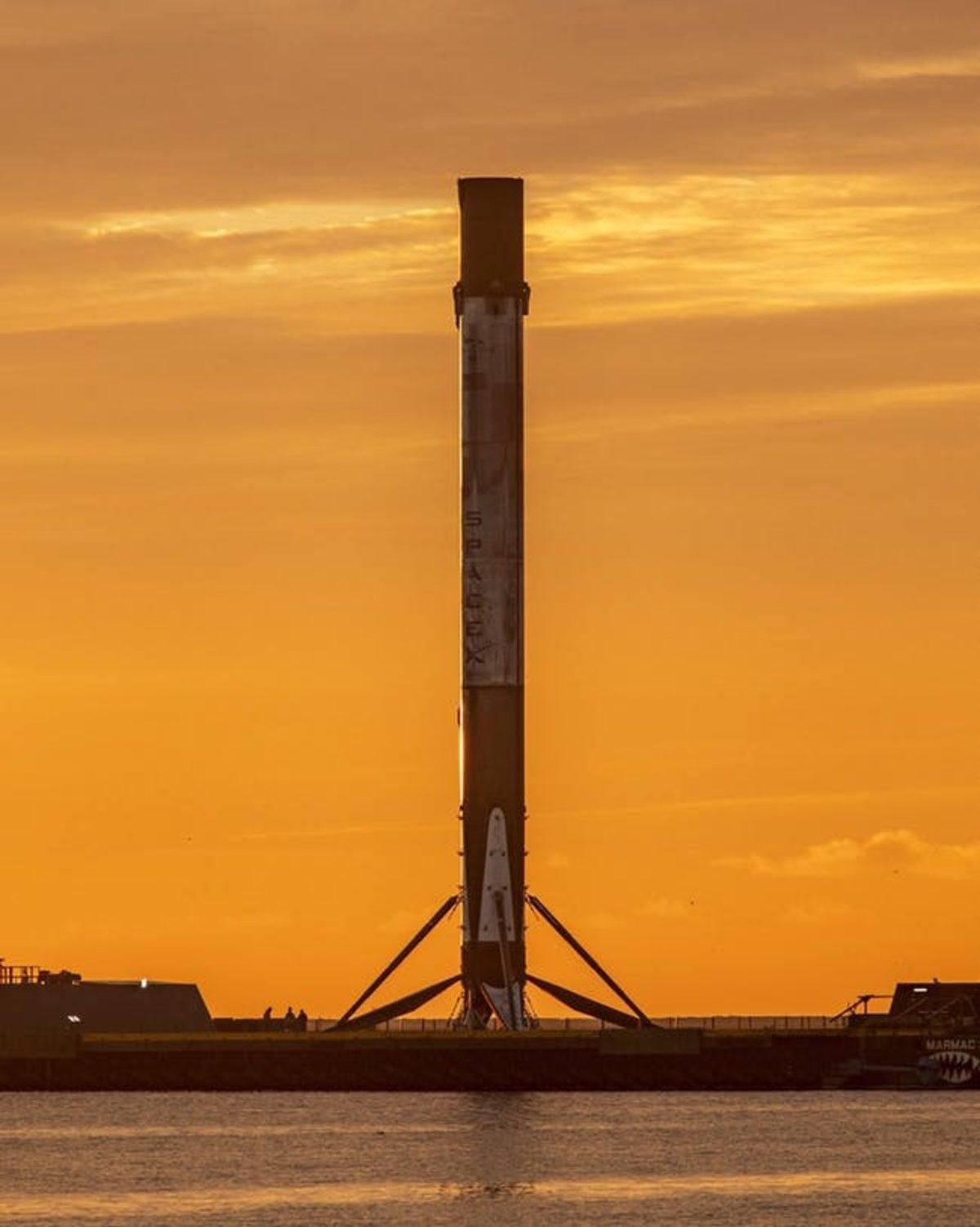 Elon Musk, SpaceX’in Tarihi Falcon 9 Görevinden Fotoğraflar Paylaştı