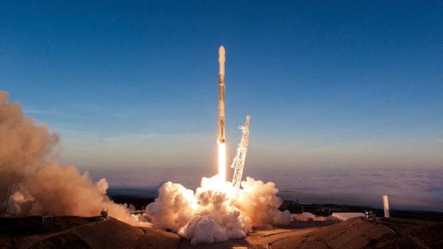 Elon Musk, SpaceX’in Tarihi Falcon 9 Görevinden Fotoğraflar Paylaştı