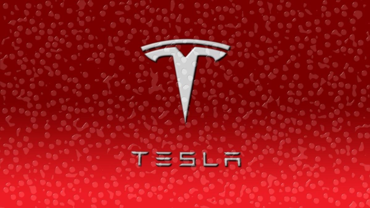 Tesla, Araç Yazılımını Hackleyebilene Ödül Olarak Model 3 Verecek