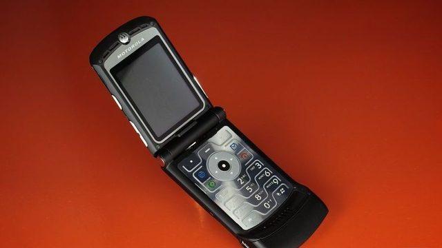 Motorola RAZR, 1500 Dolarlık Fiyatıyla Geri Dönüyor (O Nasıl Fiyat?)