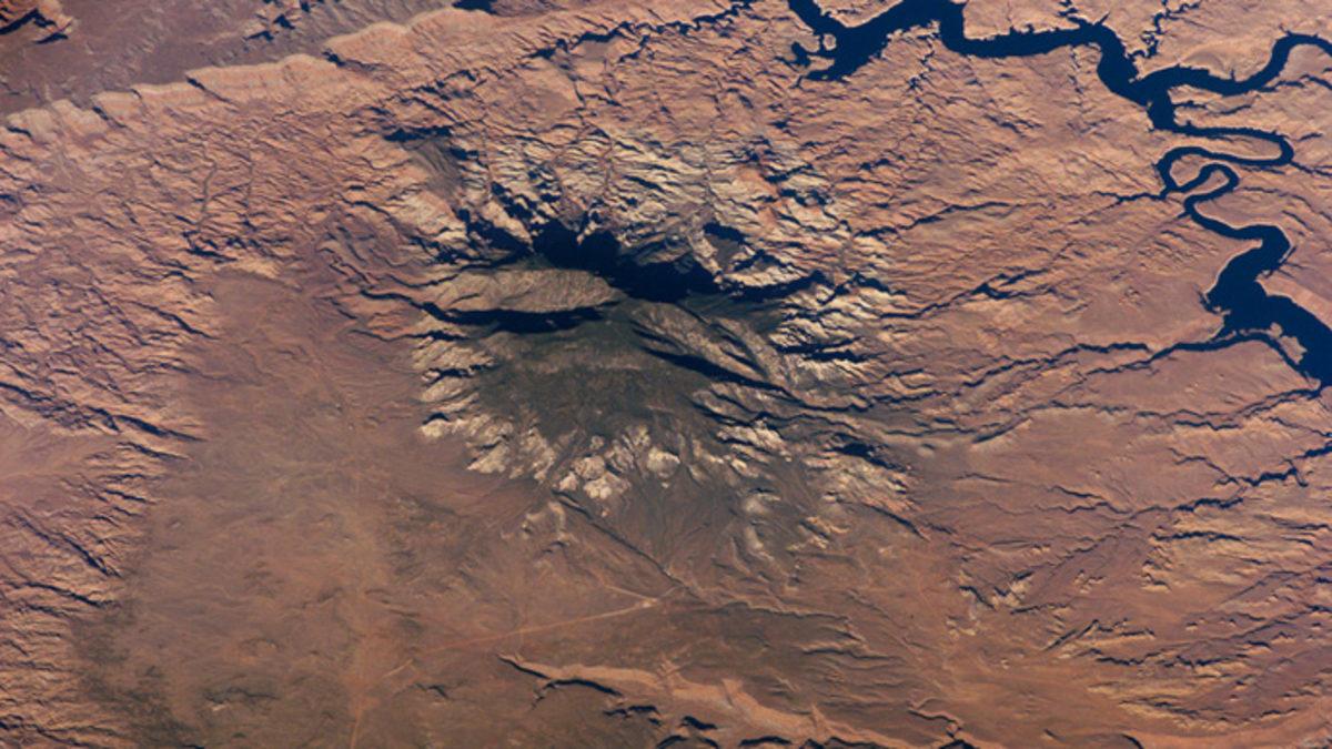 Dünyada Bulunan Dağların ve Volkanların Uzaydan Çekilmiş 35 Muhteşem Fotoğrafı