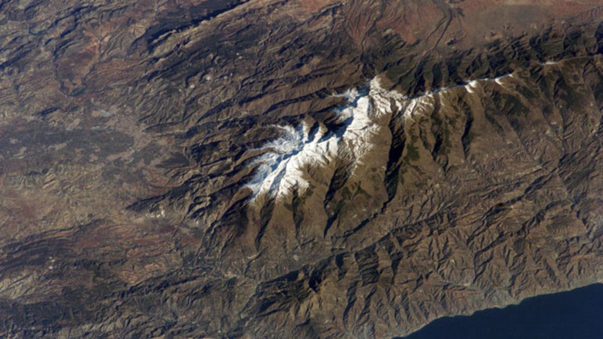 Dünyada Bulunan Dağların ve Volkanların Uzaydan Çekilmiş 35 Muhteşem Fotoğrafı