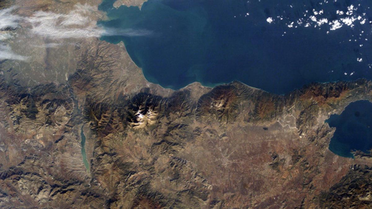 Dünyada Bulunan Dağların ve Volkanların Uzaydan Çekilmiş 35 Muhteşem Fotoğrafı