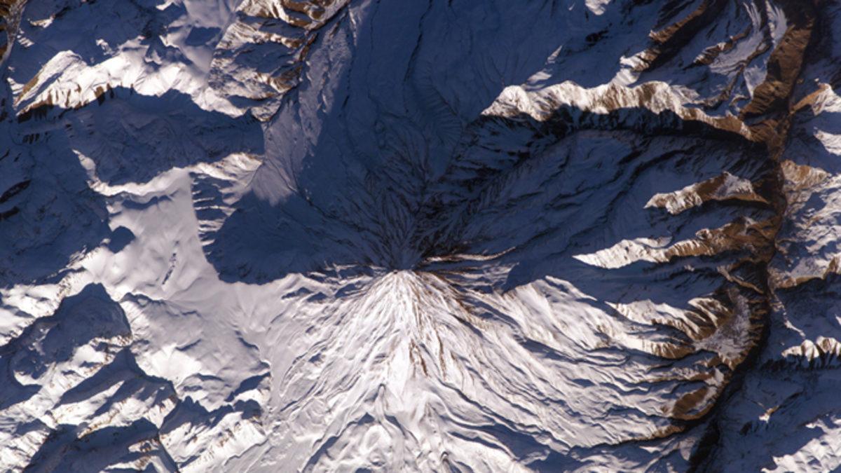 Dünyada Bulunan Dağların ve Volkanların Uzaydan Çekilmiş 35 Muhteşem Fotoğrafı