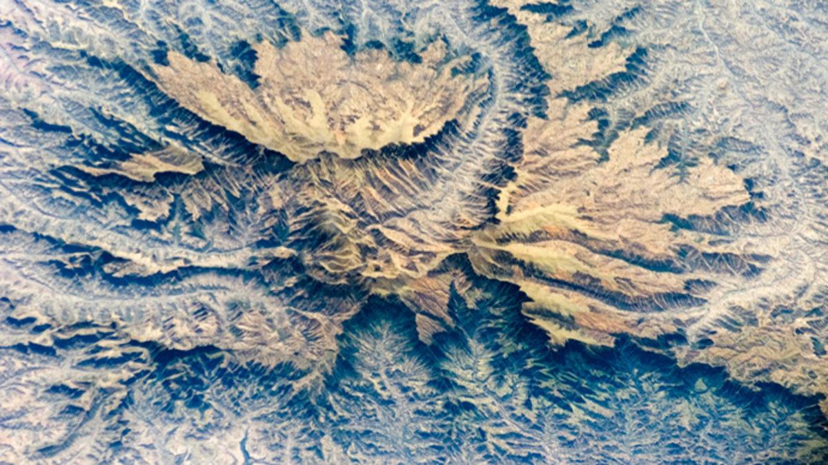 Dünyada Bulunan Dağların ve Volkanların Uzaydan Çekilmiş 35 Muhteşem Fotoğrafı