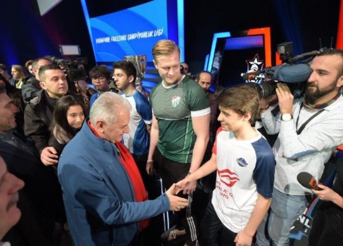 Meclis Başkanı Binali Yıldırım, E-Sporcularla Buluştu