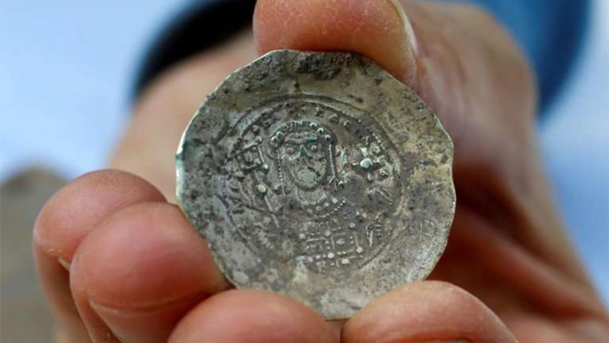 İsrail’de Tarihi 900 Yıl Öncesine Dayanan Altın Sikkeler Bulundu