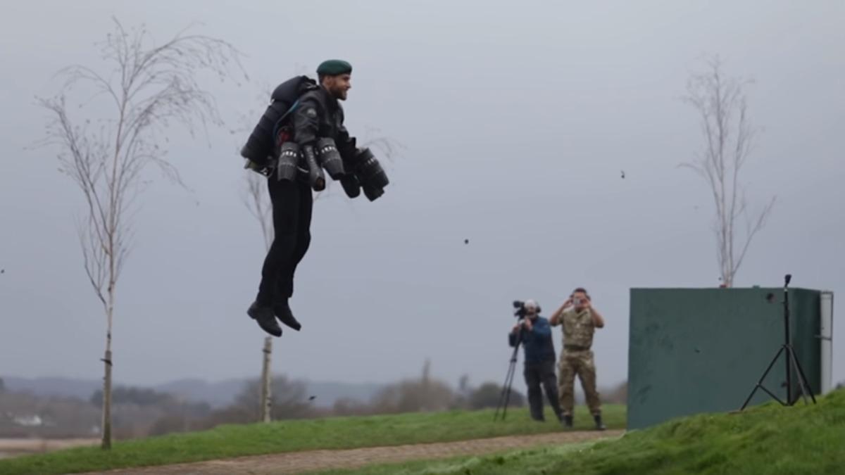 Iron Man Gerçek Oldu: İngiliz Deniz Piyadelerinin Jet Motorlu Yeni Uçuş Kostümü (Video)