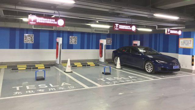 Tesla’nın Yeni Supercharger’larına Tesla Dışında Başka Araçlar Nasıl Giremiyorlar?