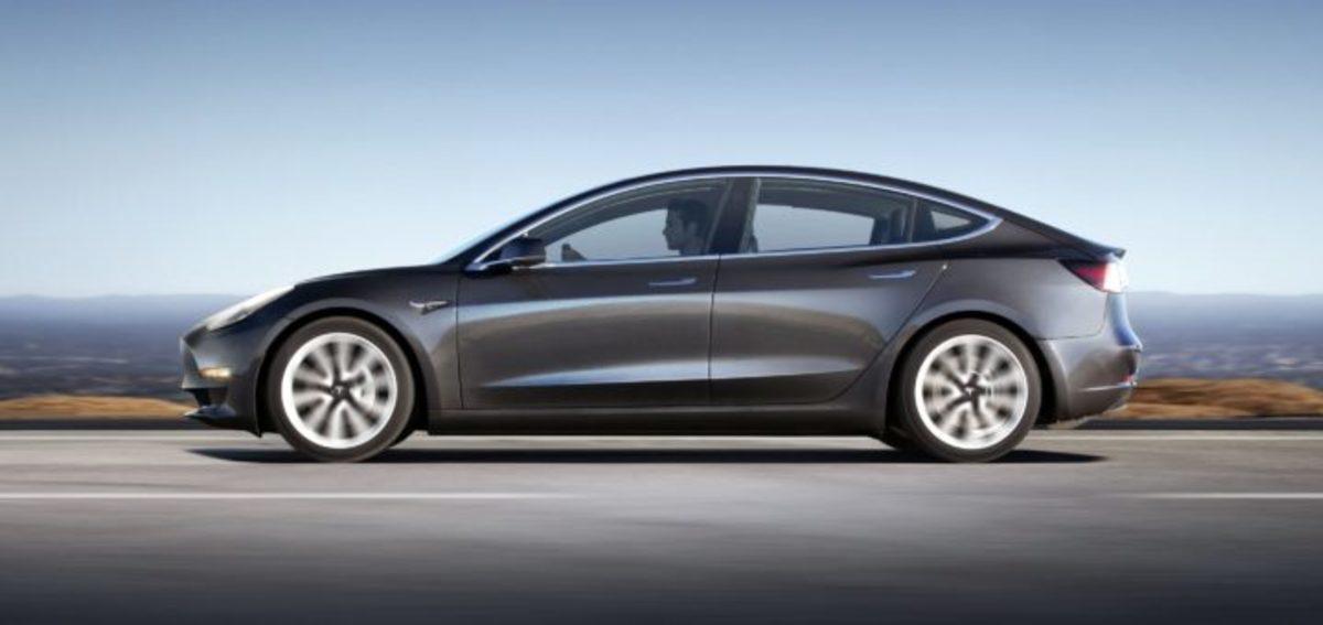 Tesla Model 3, Sonunda Avrupa Yollarına Çıkacak