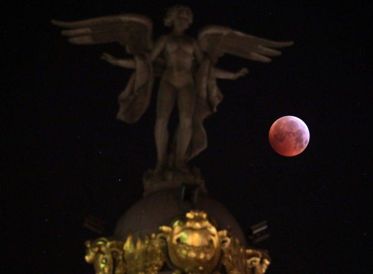 Süper Kanlı Kurt Tam Ay Tutulması, Görenleri Büyüleyen Görüntüler Oluşturdu