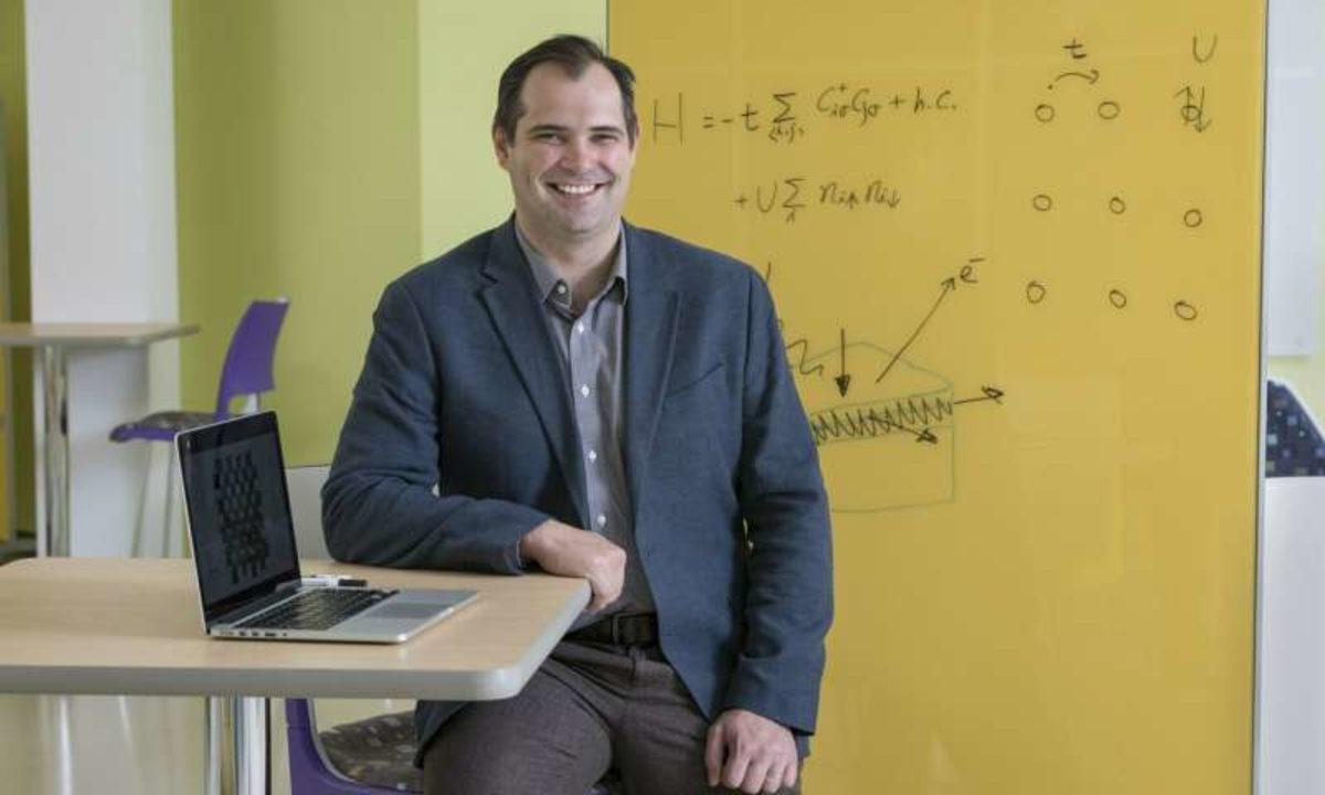 Güneş Enerjisinden Yakıt Elde Etmenin Yeni ve Ucuz Bir Yolu Keşfedildi