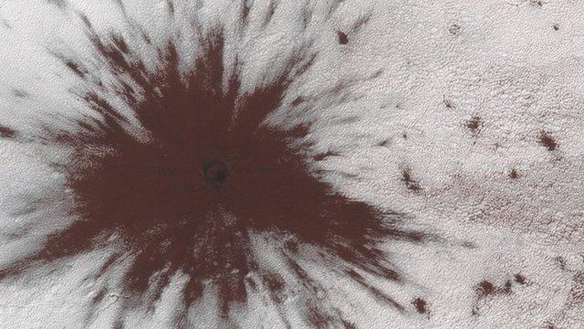 NASA’nın Yayınladığı, Patlama İzini Andıran İlginç Mars Fotoğrafı