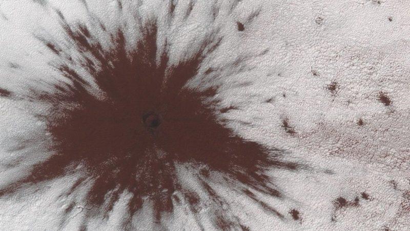 NASA’nın Yayınladığı, Patlama İzini Andıran İlginç Mars Fotoğrafı