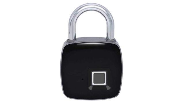 Eşyalarınızı Güvenle Saklamanıza Yardımcı Olan Parmak İzi Okuyuculu Asma Kilit: Pizen P1