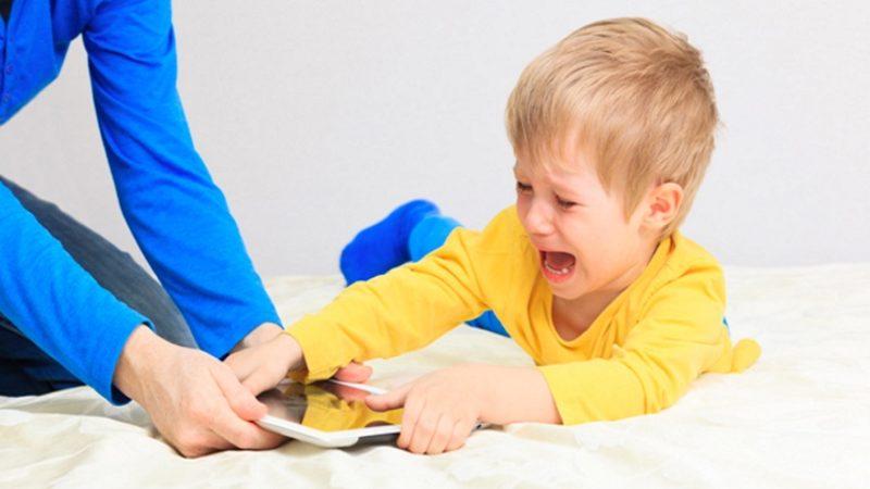 Akıllı Telefon ve Ekran Bağımlılığı Çocuklarda Zeka Geriliğine Sebep Oluyor