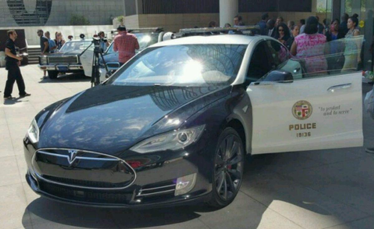 Tesla Model S, Çevre Dostu Bir Polis Arabasına Dönüştü