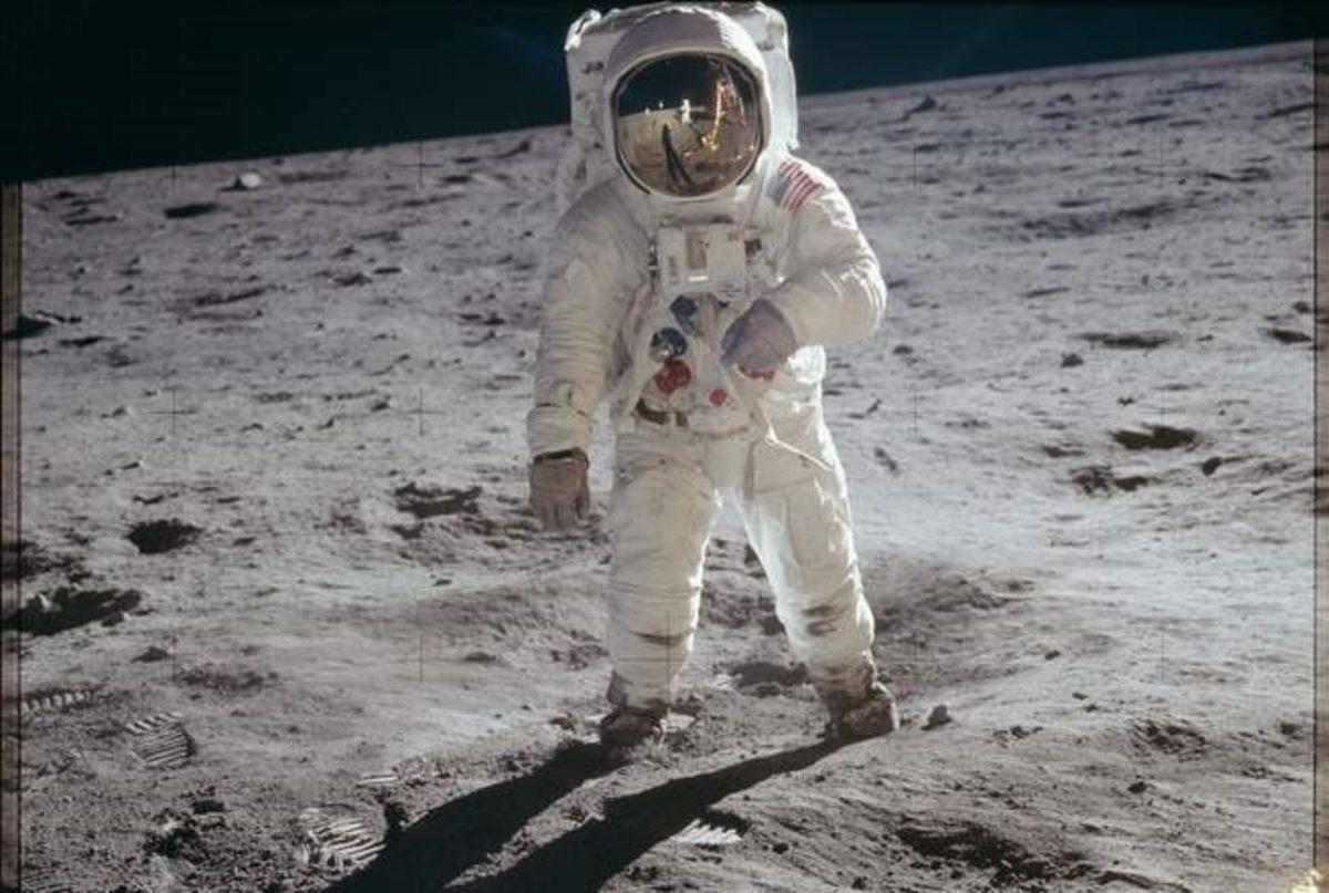 NASA Astronotlarının Ay’a Ayak Bastığının 7 Kanıtı