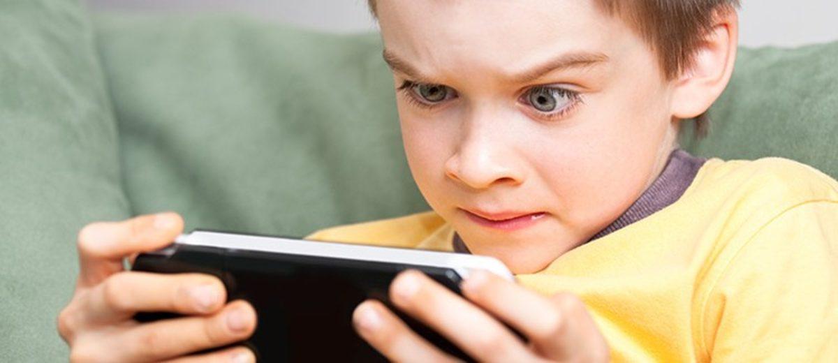 Akıllı Telefonlarla Çok Vakit Geçiren Küçük Çocukların Gelişimlerinin Olumsuz Etkilendiği Ortaya Çıktı