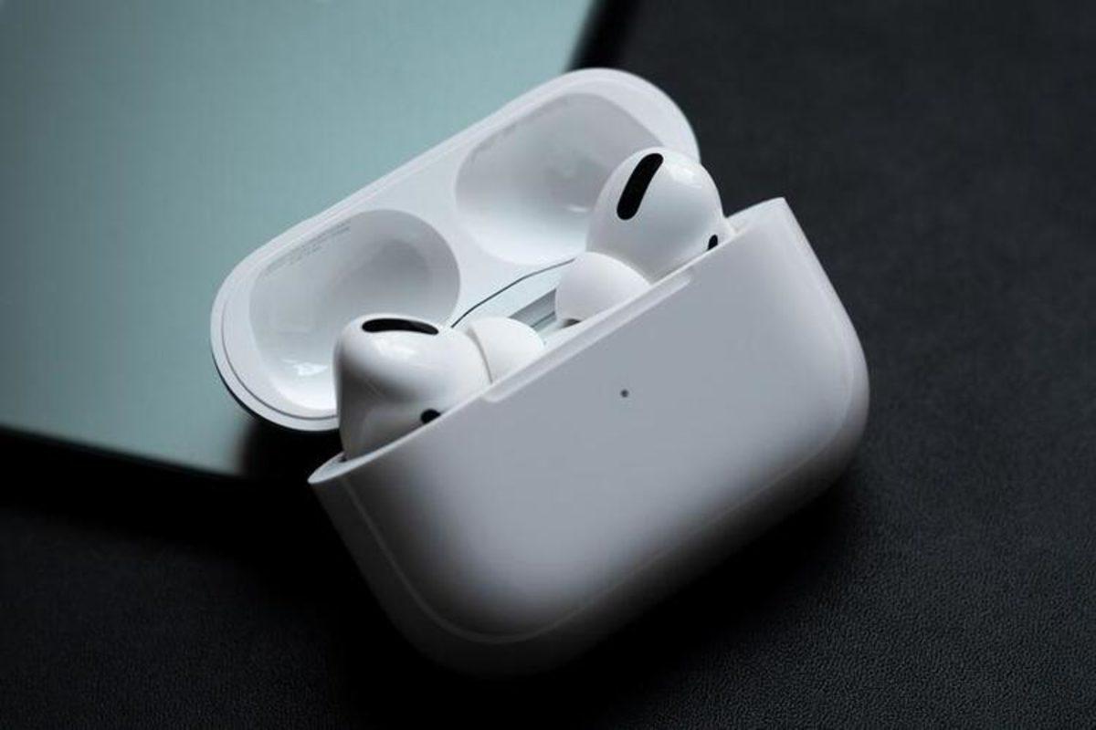 Apple AirPods, iPod’un Satış Rekorunu Kıran İkinci Ürün Olmaya Hazırlanıyor