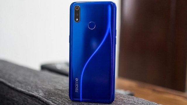 Realme 3 Pro, Karanlık Mod Kısayolu Getiren Bir Güncelleme Aldı