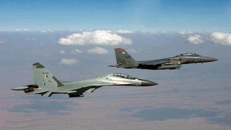 Rus Su-27 Uçağı ile NATO Uçağının Havadaki Yakınlaşmasının Görüntüleri Ortaya Çıktı