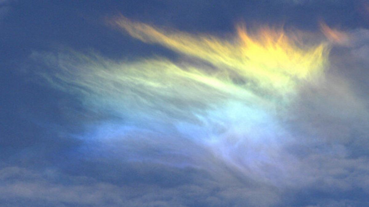 Ender Ortaya Çıkan Gökkuşağı Bulutları Sibirya’da Görüldü