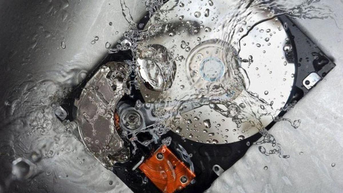 Hard Disk’i Suya Düşürürseniz, İçerisindeki Veriler Nasıl Kurtarılır?