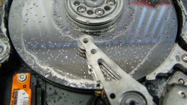 Hard Disk’i Suya Düşürürseniz, İçerisindeki Veriler Nasıl Kurtarılır?
