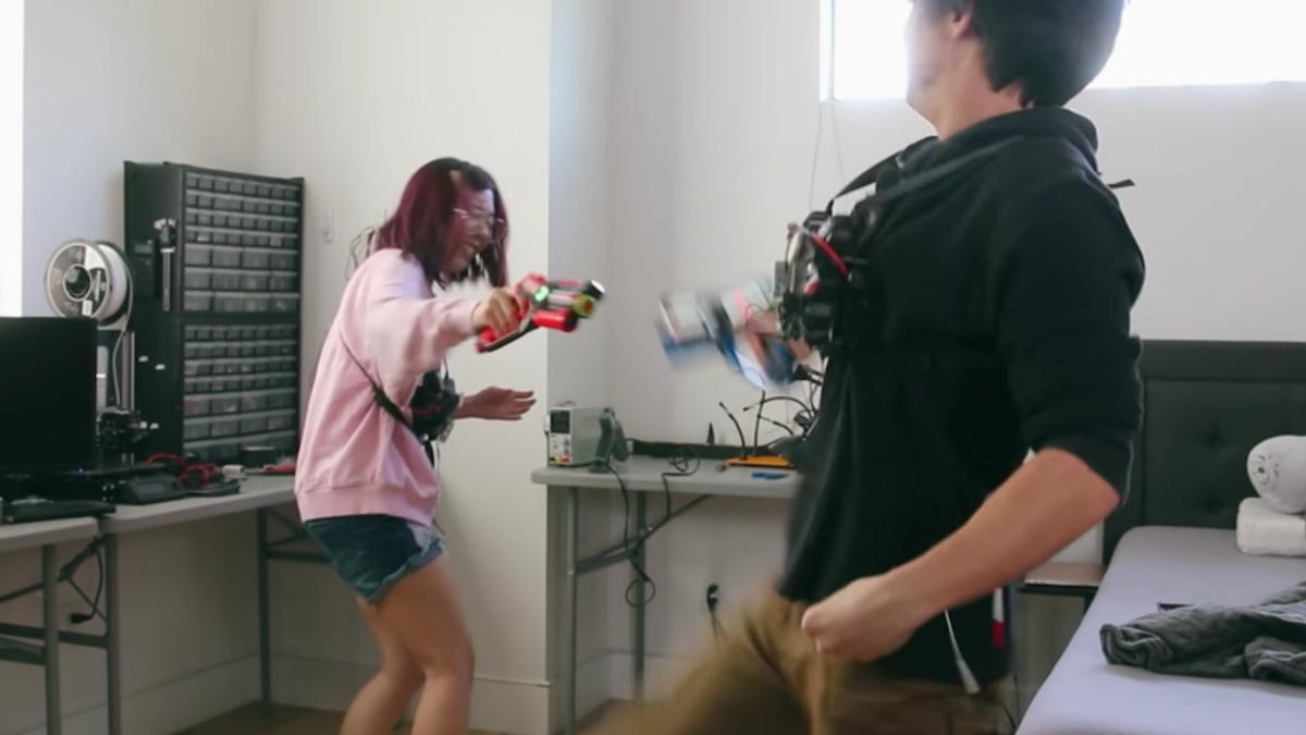 Bir YouTuber, Lazer Silahını Elektrik Silahına Dönüştürdü (Video)