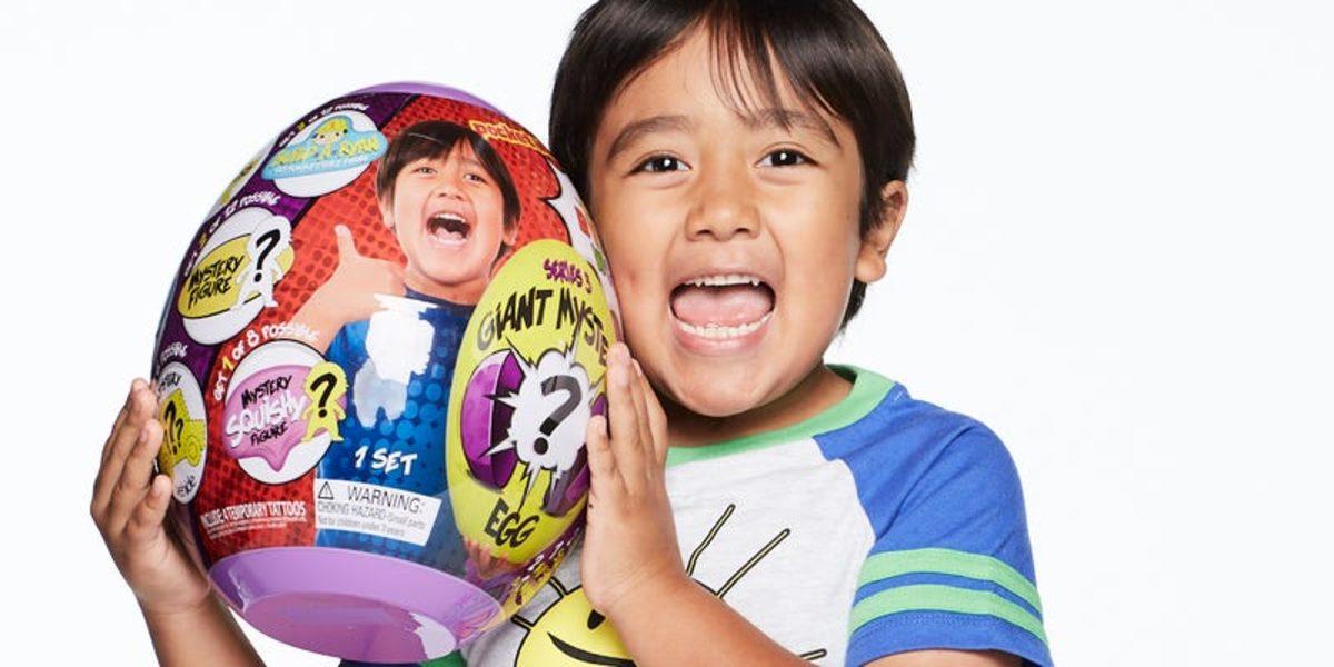 8 Yaşındaki YouTuber’ın Oyuncak Tanıtarak Kazandığı Korkunç Yıllık Gelir