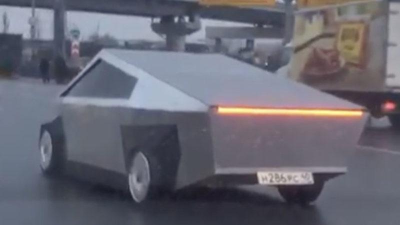 Tesla Cybertruck’ın Bir Kopyası, Rusya Sokaklarında Cirit Atıyor (Video)
