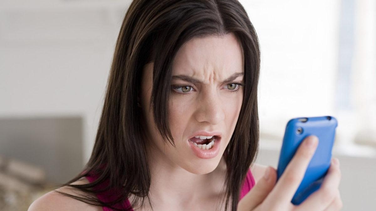 Telefon Görüşmesi Yaparken Sesiniz Neden Yankı Yapar?