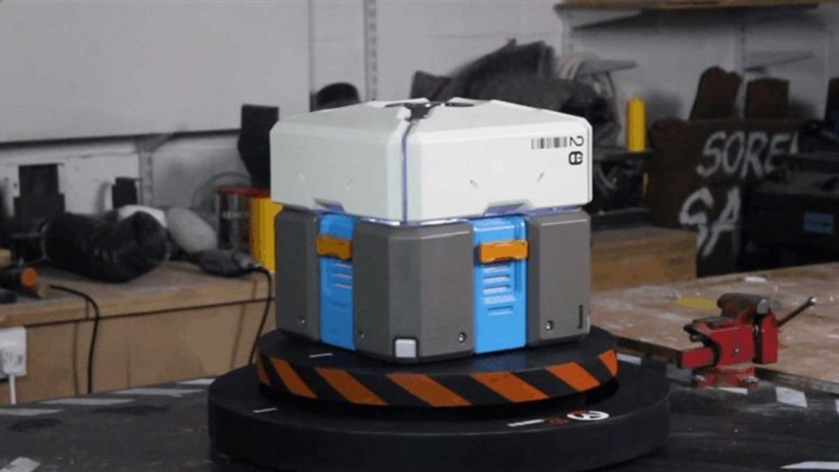 Bir Oyun Yapımcısı, Kız Arkadaşına Overwatch Sandığıyla Evlilik Teklif Etti