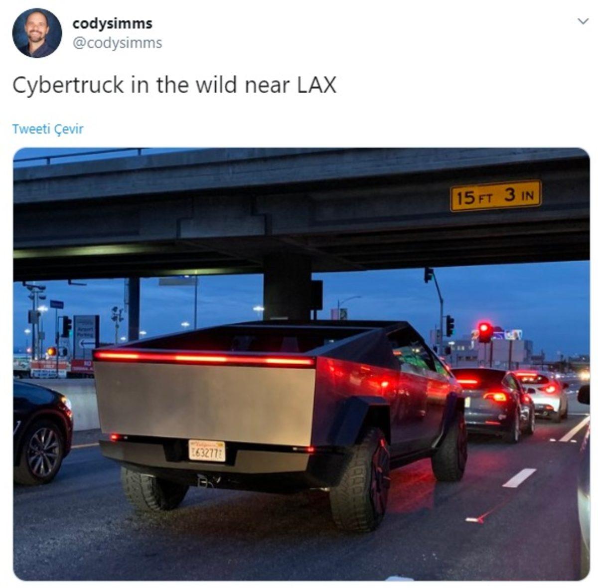 Elon Musk, Cybertruck’ın Fotoğrafına Yaptığı Photoshop’la Takipçilerini Güldürdü