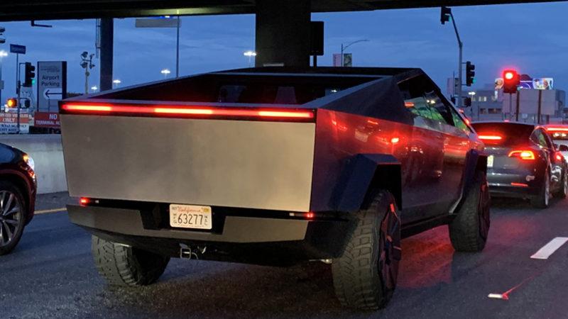 Elon Musk, Cybertruck’ın Fotoğrafına Yaptığı Photoshop’la Takipçilerini Güldürdü