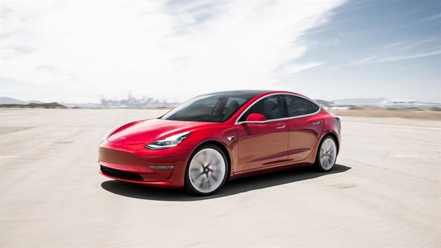 Tesla Model 3, Avrupa’da En Çok Satılan Elektrikli Otomobil Oldu