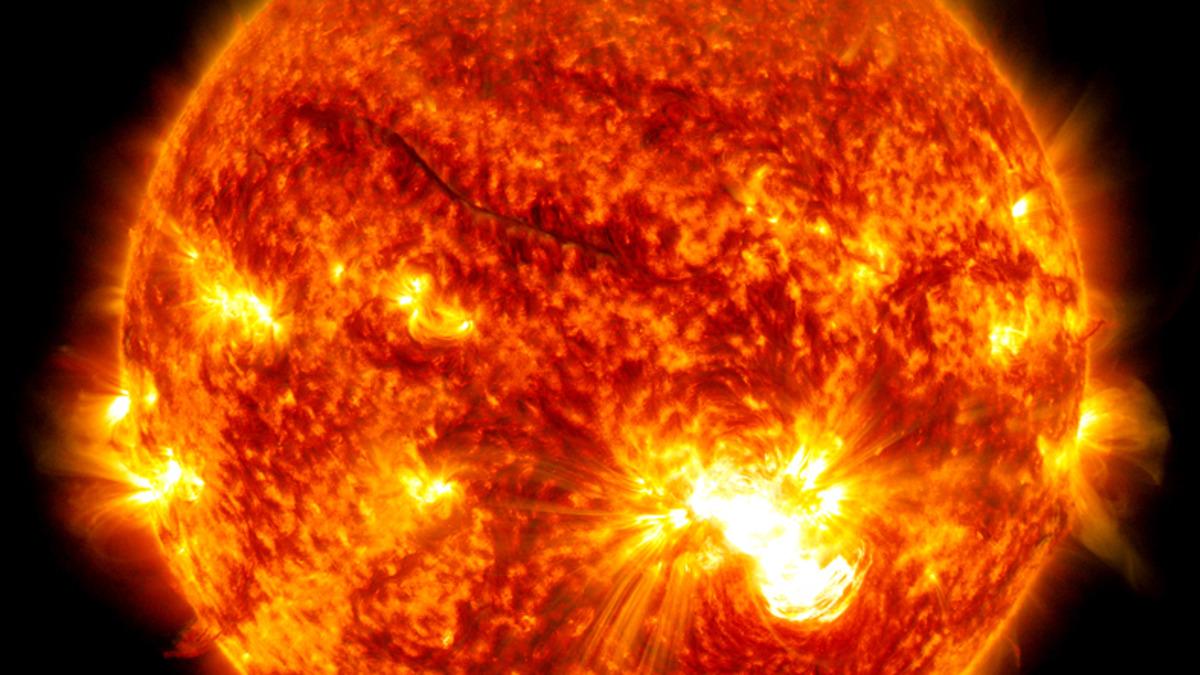 Eğer Dünya, Güneş ile Aynı Büyüklükte Olsaydı Ne Olurdu?