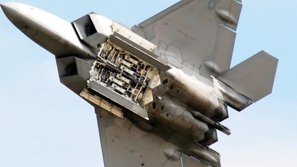 ABD’nin Hiçbir Ülkeye Vermediği Gökyüzündeki Ölüm Makinesi: F-22 Raptor