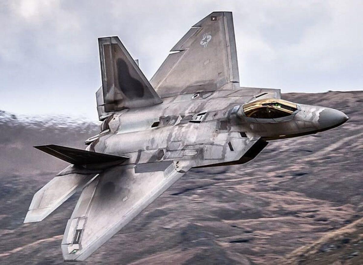 ABD’nin Hiçbir Ülkeye Vermediği Gökyüzündeki Ölüm Makinesi: F-22 Raptor