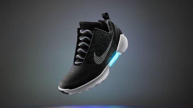 Nike, Kendi Kendini Bağlayabilen Spor Ayakkabısının Daha Ucuz Bir Modelini Piyasaya Sürecek