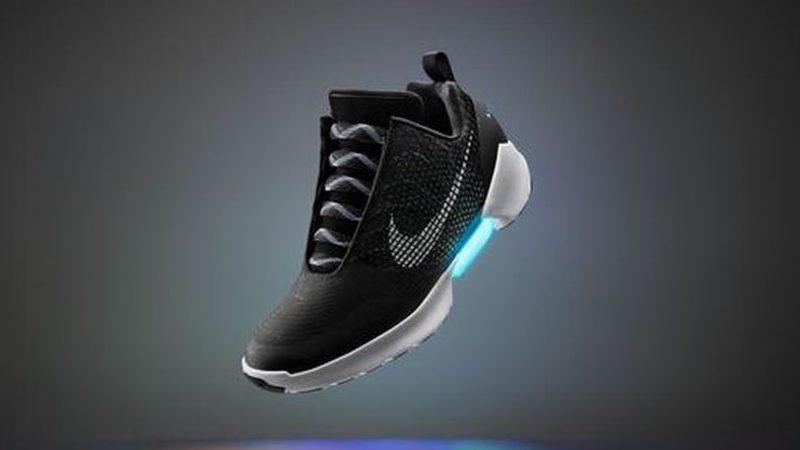 Nike, Kendi Kendini Bağlayabilen Spor Ayakkabısının Daha Ucuz Bir Modelini Piyasaya Sürecek