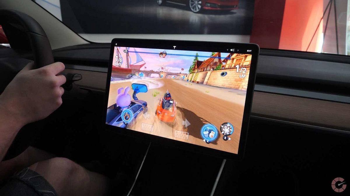 Tesla, Çin’deki Araçlarına Yayın ve Oyun Hizmeti Ekliyor