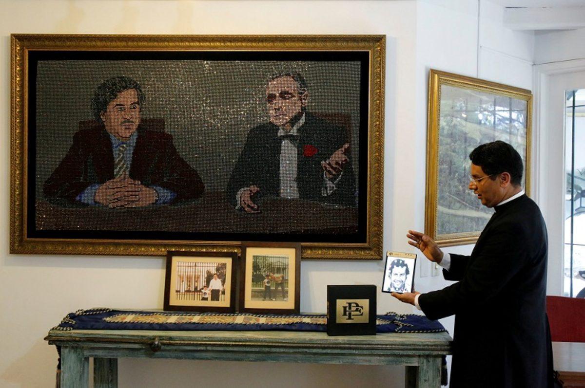 Kardeş Pablo Escobar’ın Ürettiği Katlanabilir Telefon Escobar Fold 1’den Yeni Görüntüler