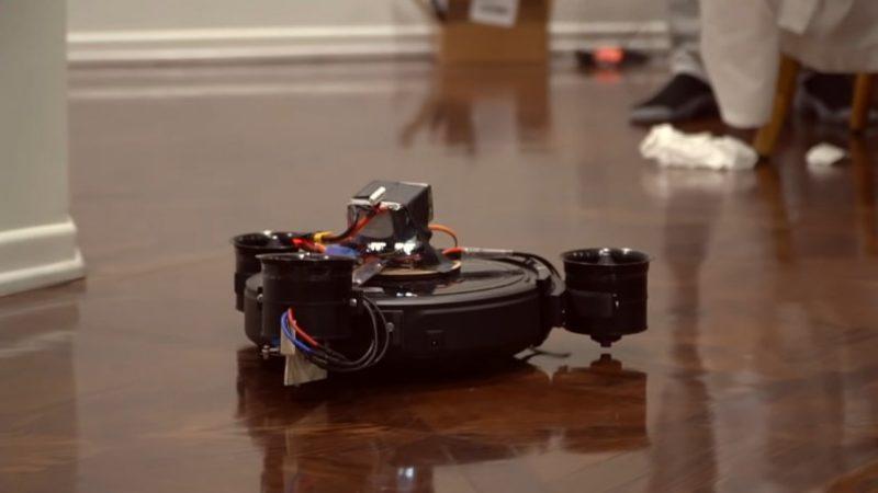 Ünlü YouTuber, Uçabilen Bir Robot Elektrikli Süpürge İcat Etti (Video)