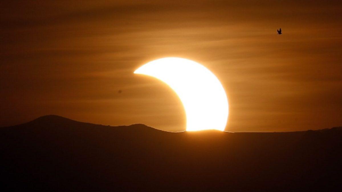 Görsel Şölen Sunan Halkalı Güneş Tutulması Gerçekleşti: İşte Görüntüler
