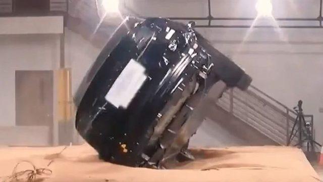 Tesla Model X’in Mükemmel Çarpışma Testi Sonuçlarının Sırrı Ne? (Video)