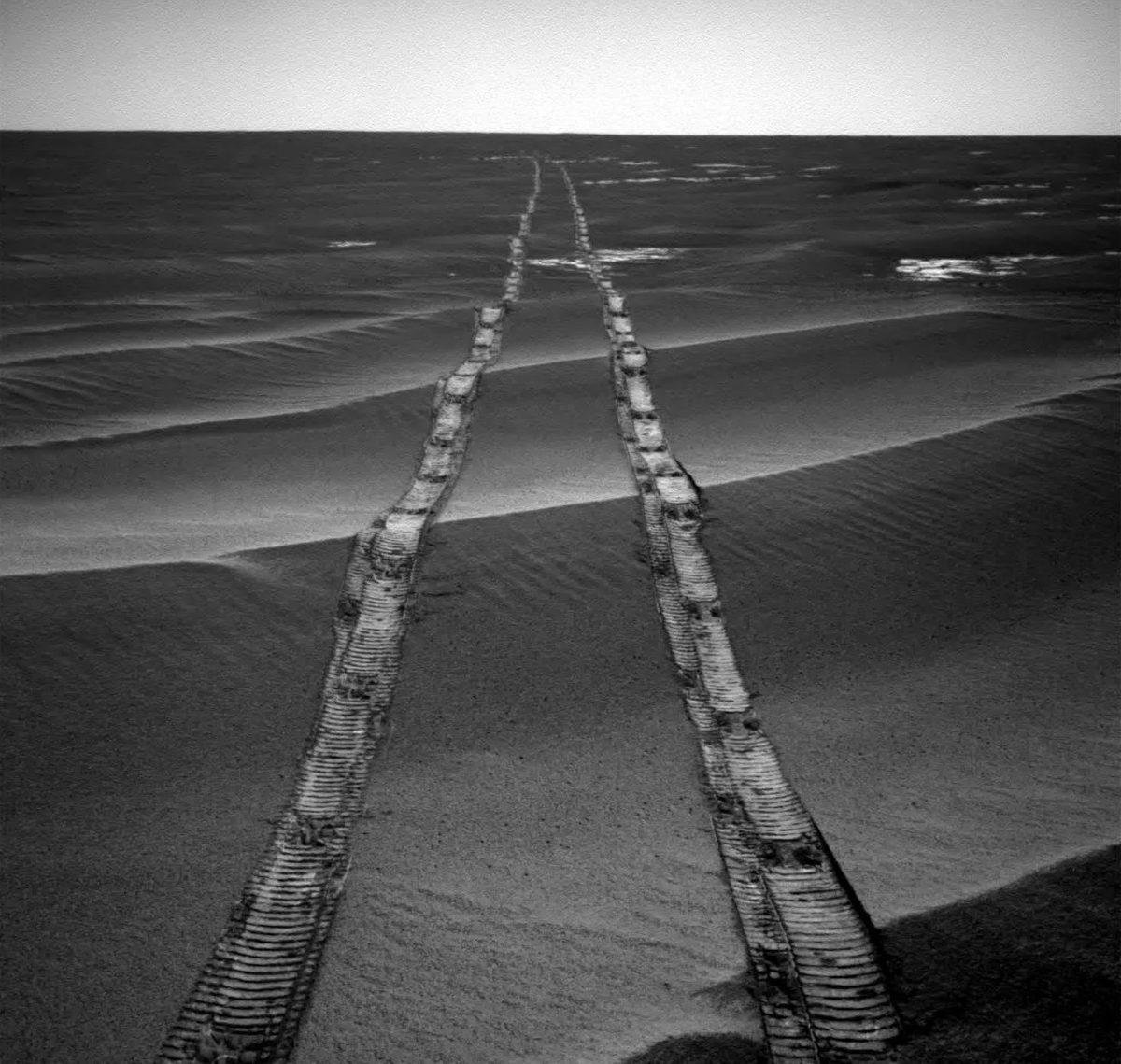 Emektar Mars Aracı Opportunity’nin Çektiği Tarihi Fotoğraflar